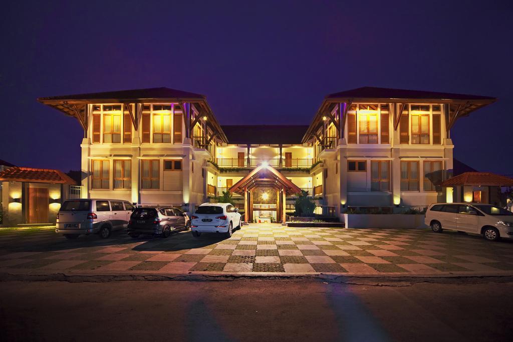 Villa Damar Boutique Hotel Bandung Esterno foto